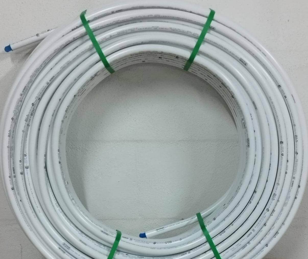 Coiled white PEX Rohr 16x2,0, dvgw geprüft, gasdicht, mit grünen Bändern gesichert